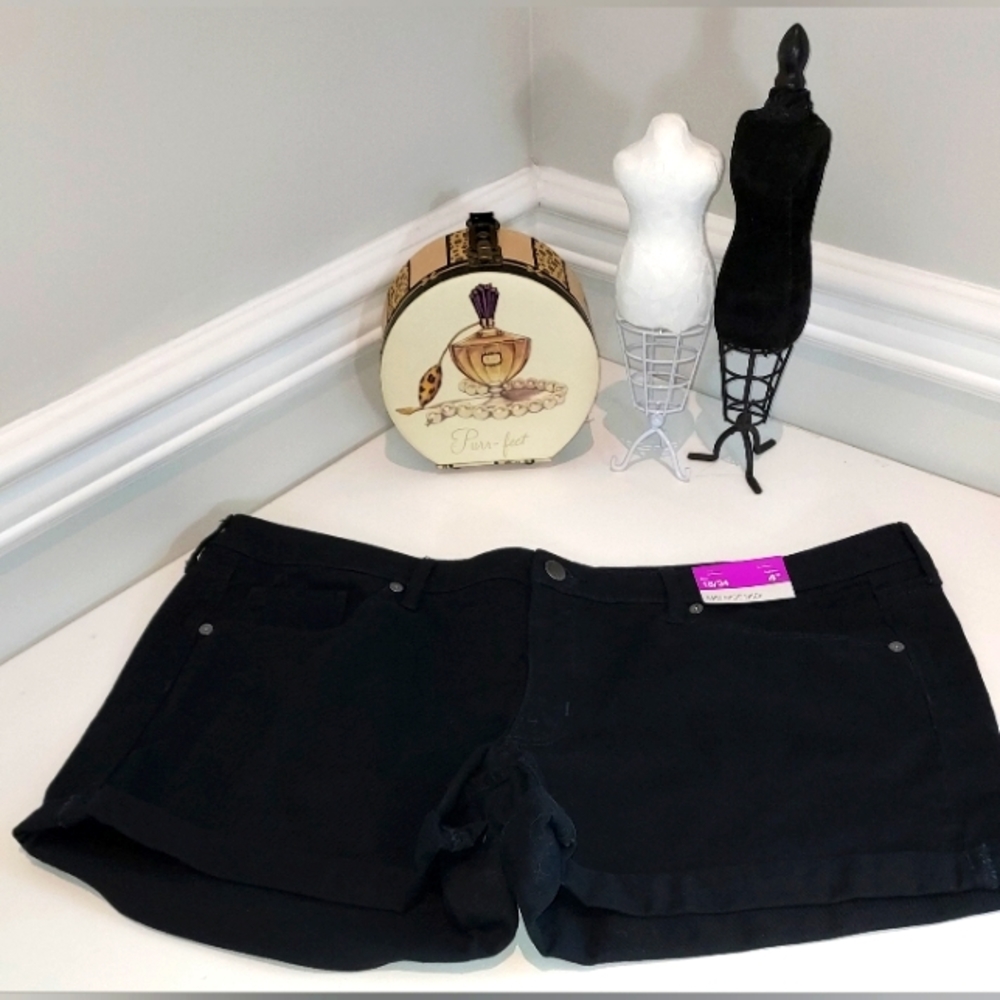 Massimo Mid Rise Midi Black Cuffed Jean Shorts